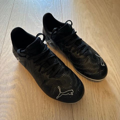 Puma fotballsko selges