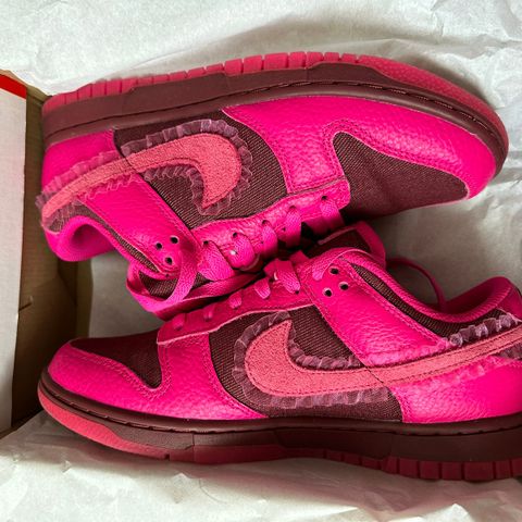 Nike Dunk Low Valentine