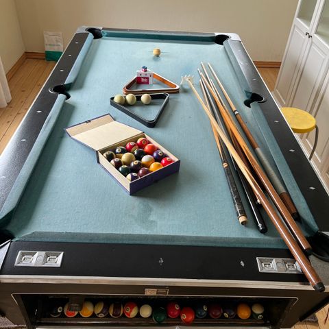 Billiard bord brukt, eldre med mekanisme for baller