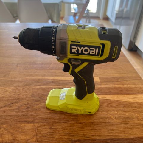 Ryobi drill kun brukt i 1 år med batteri