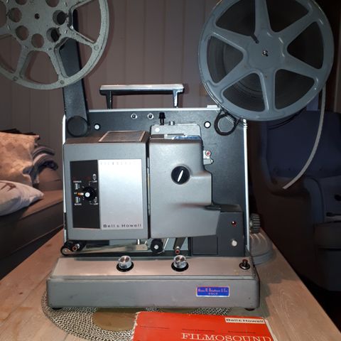 16 mm filmfremviser med filmer