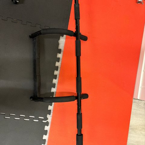 Pull up bar / door gym