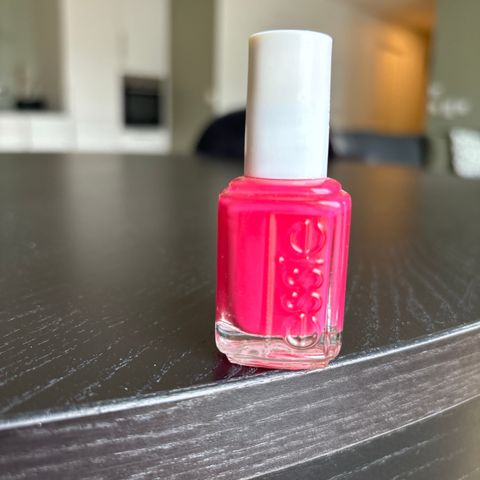 Essie neglelakk