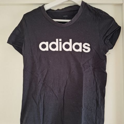 Adidas t-skjorte str S