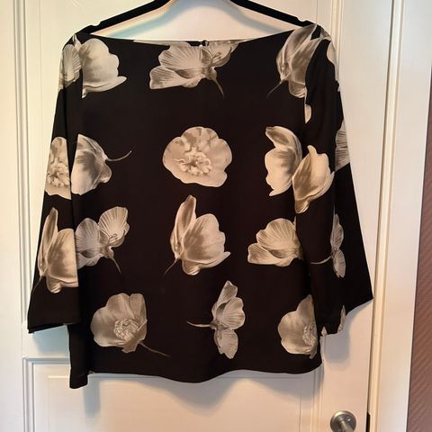 Bluse med blomster