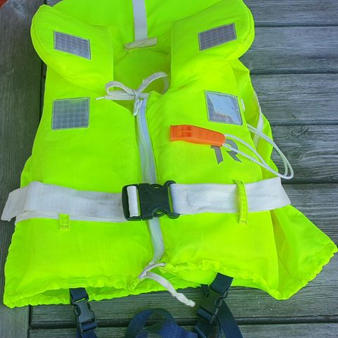 Regatta redningsvest 15 kg. - 30 kg. 100 N, oppdrift 40 N.