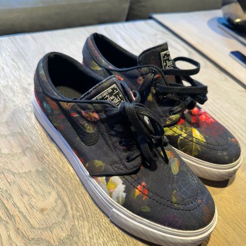 Nike Stefan Janoski skateboard shoes