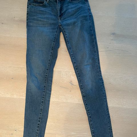 Levis 711 Skinny 26/32