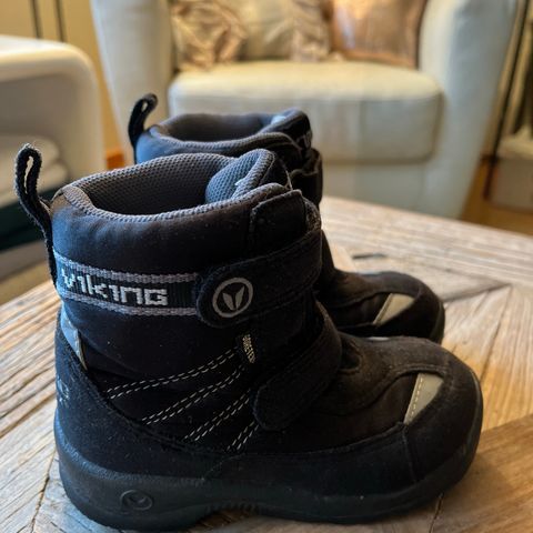 Svarte Viking Gore-tex høst-og vintersko str 24