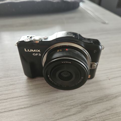 Lumix GF3 (pris er bare for huset)