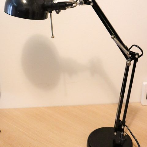 Fin Ikea skrivebordslampe