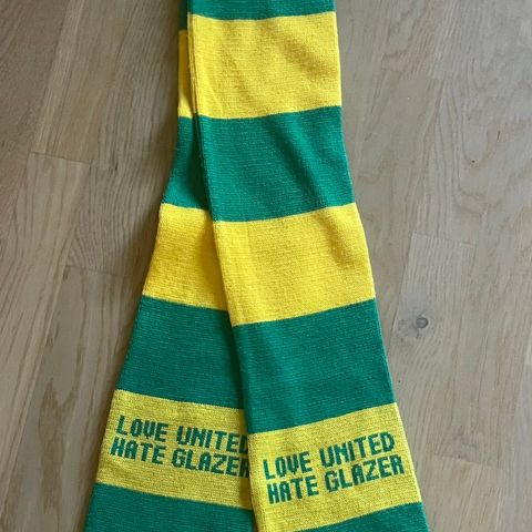 Manchester United skjerf / «Love United Hate Glazers»