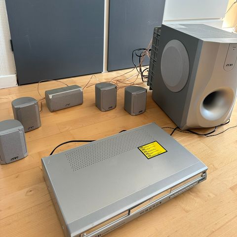 Akai surround sound system (forsterker + 5 høytalere + bass)