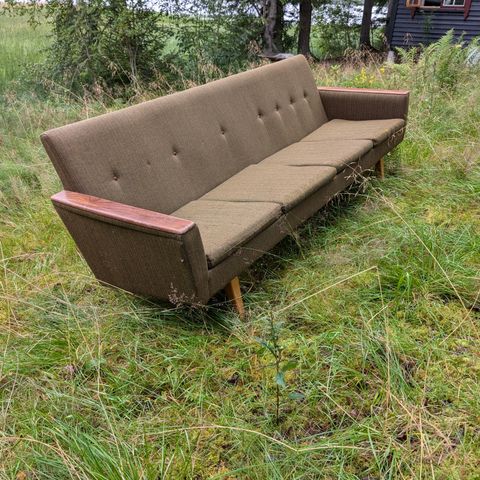 RETRO SOFA