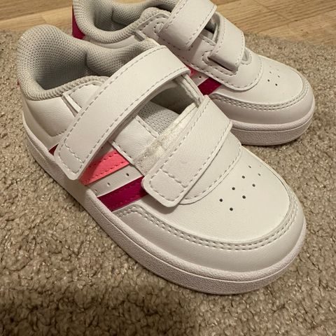 Adidas sko jente str23