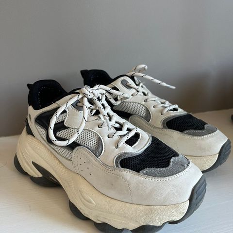 Chunky sneakers