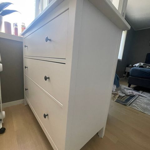 HEMNES Kommode med 3 skuffer, hvit beis