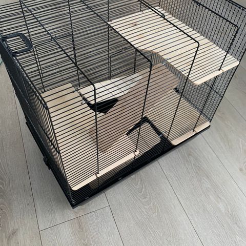 Hamsterbur selges med startpakke