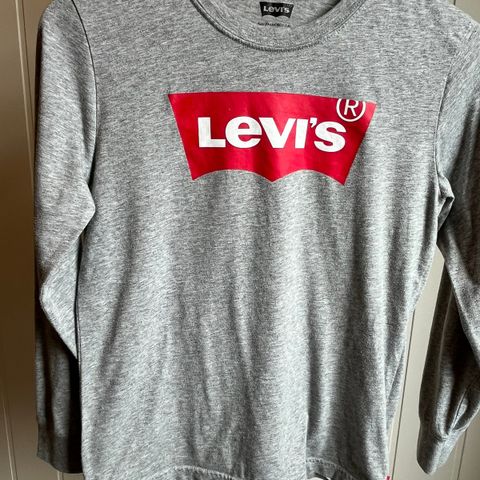 Fint brukt LEVIS jumper i str. 158-164 (14 år)