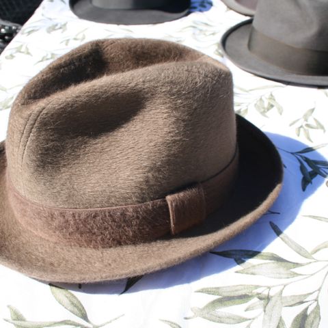 Brun herrehatt. Vintage fra Borsalino