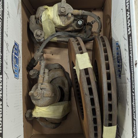 Opel Vectra C stv 2004-2008. Bremse caliper m/skiver og klosser foran.