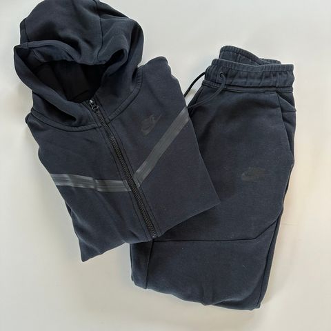 Nike tech fleece sett str 147-158