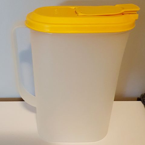 TUPPERWARE SAFTMUGGE SELGES