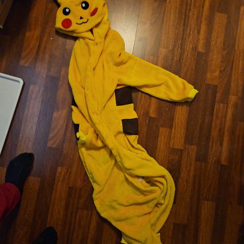 Pikachu kostyme