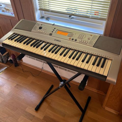 Yamaha portatone keyboard