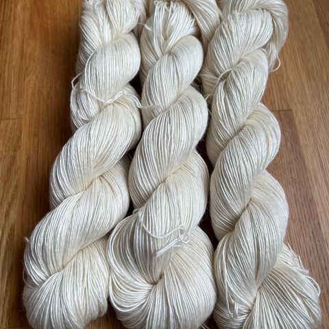 ufarget garn - superwash merino/silke/kashmir - perfekt for farging