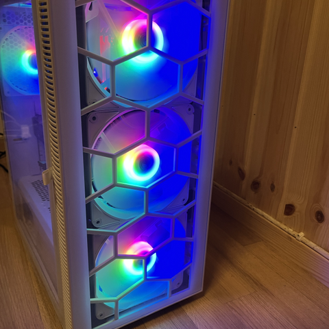 Kraftig Gaming-PC til salgs! i7 8700, RTX 2070, 16GB RAM, Windows 11 Pro