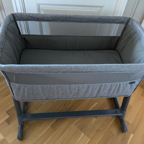 Yngri bedside crib