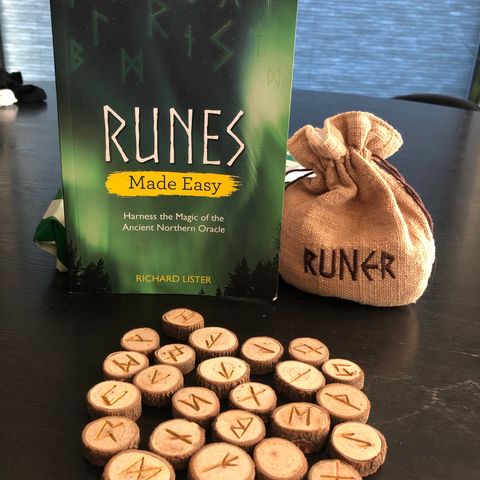 Runer + Bok om runer