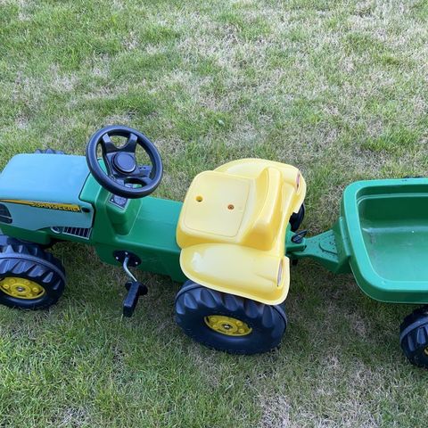 Rolly Toys rollyKid: John Deere tråtraktor med tilhenger