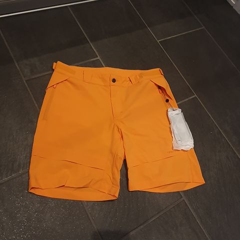 NY og UBRUKT Twentyfour Loen shorts str.40