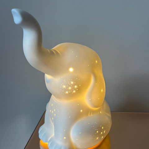 Søt elefantlampe