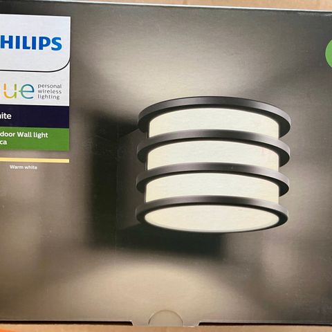 Ny Philips Hue Lucca utendørs vegglampe