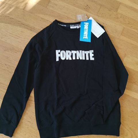 Gamer i hus? Fortnite merch mm. i str. 134/140