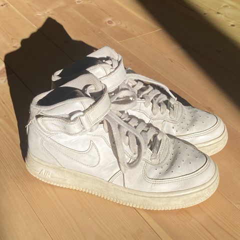 Nike AF1 i størrelse 38