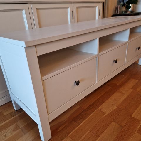 IKEA Hemnes tv-benk selges.