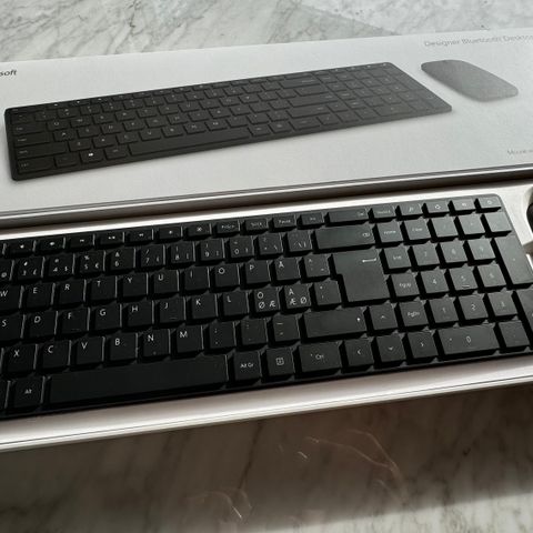 Tråløst tastatur og datamus