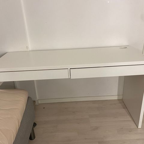 IKEA skrivebord/sminkebord