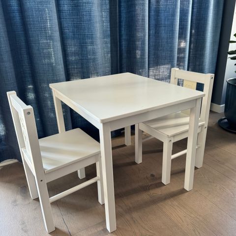 Ikea Kritter barnebord og 2 stoler