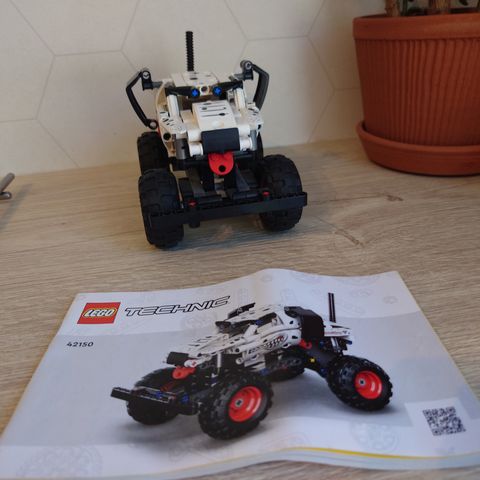 LEGO Technic - Dalmatinermønstret Monster Jam Monster Mutt 42150