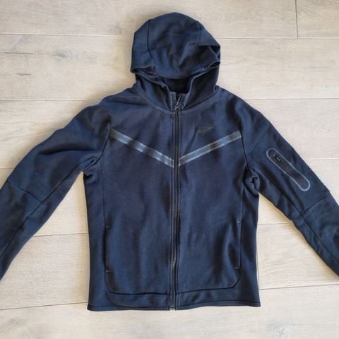 Nike Tech Fleece str.158-170 ( XL junior)