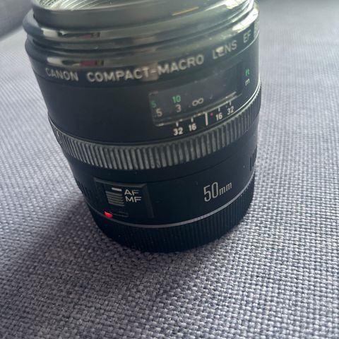 Canon EF 50mm f/2.5 Macro Lens