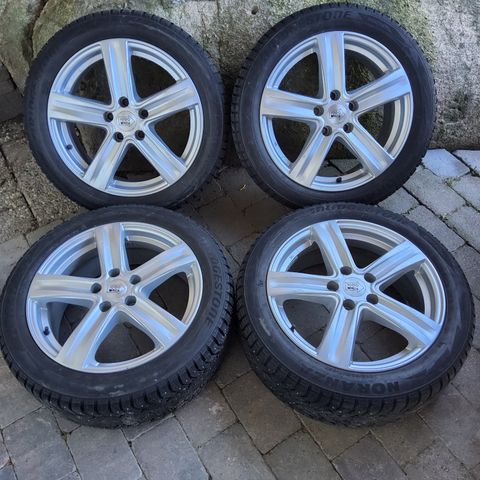 Bridgestone Noranta  215 50 17 95T winter pigg dekk