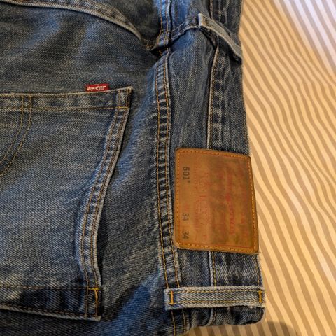 Levis 501 selges.