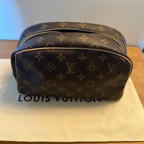 Louis Vuitton toalettmappe