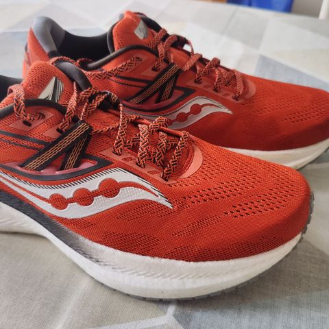 Saucony triumph 20 størrelse 43